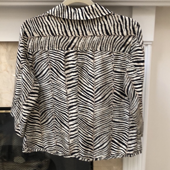 Gorgeous silk blouse by Transitions! Size L. - Picture 7 of 7
